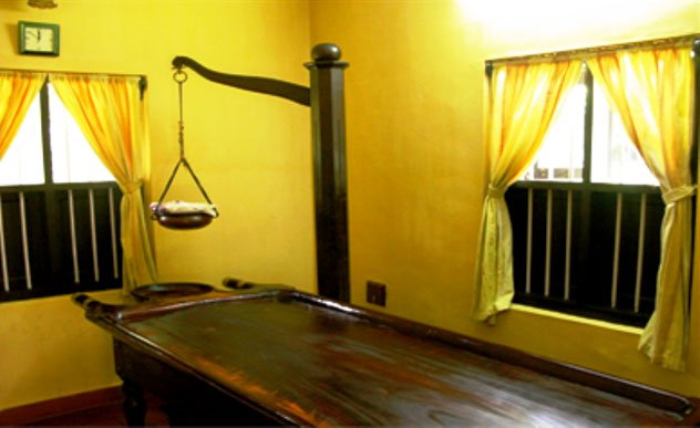 A Panchakarma treatment session at Kottathil Ayurveda Hospital, Kottayam — for NRI and returning Kerala patients